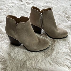 Kenneth Cole Reaction suede ankle boots. Never worn. Size 8